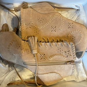 Open toe tan booties!